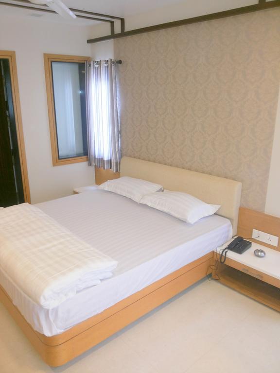 Hotel Sangat Plaza Bhopal Zimmer foto