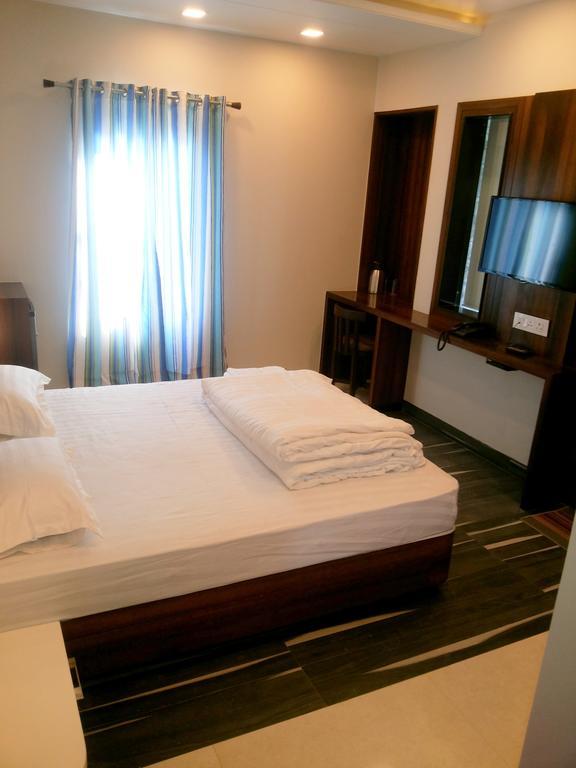 Hotel Sangat Plaza Bhopal Zimmer foto