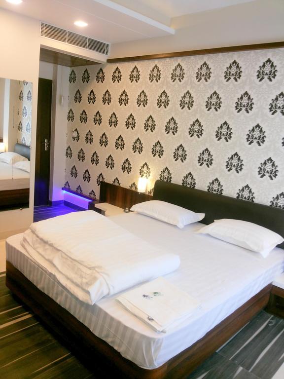 Hotel Sangat Plaza Bhopal Zimmer foto