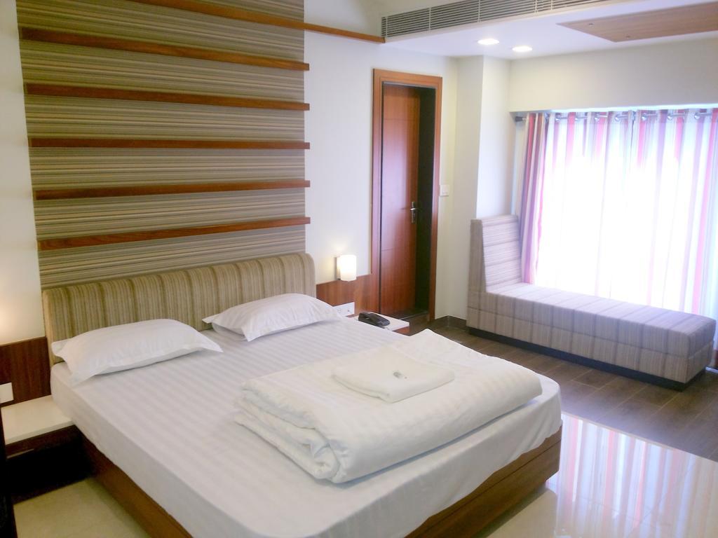 Hotel Sangat Plaza Bhopal Exterior foto