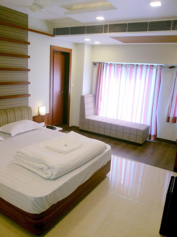Hotel Sangat Plaza Bhopal Zimmer foto
