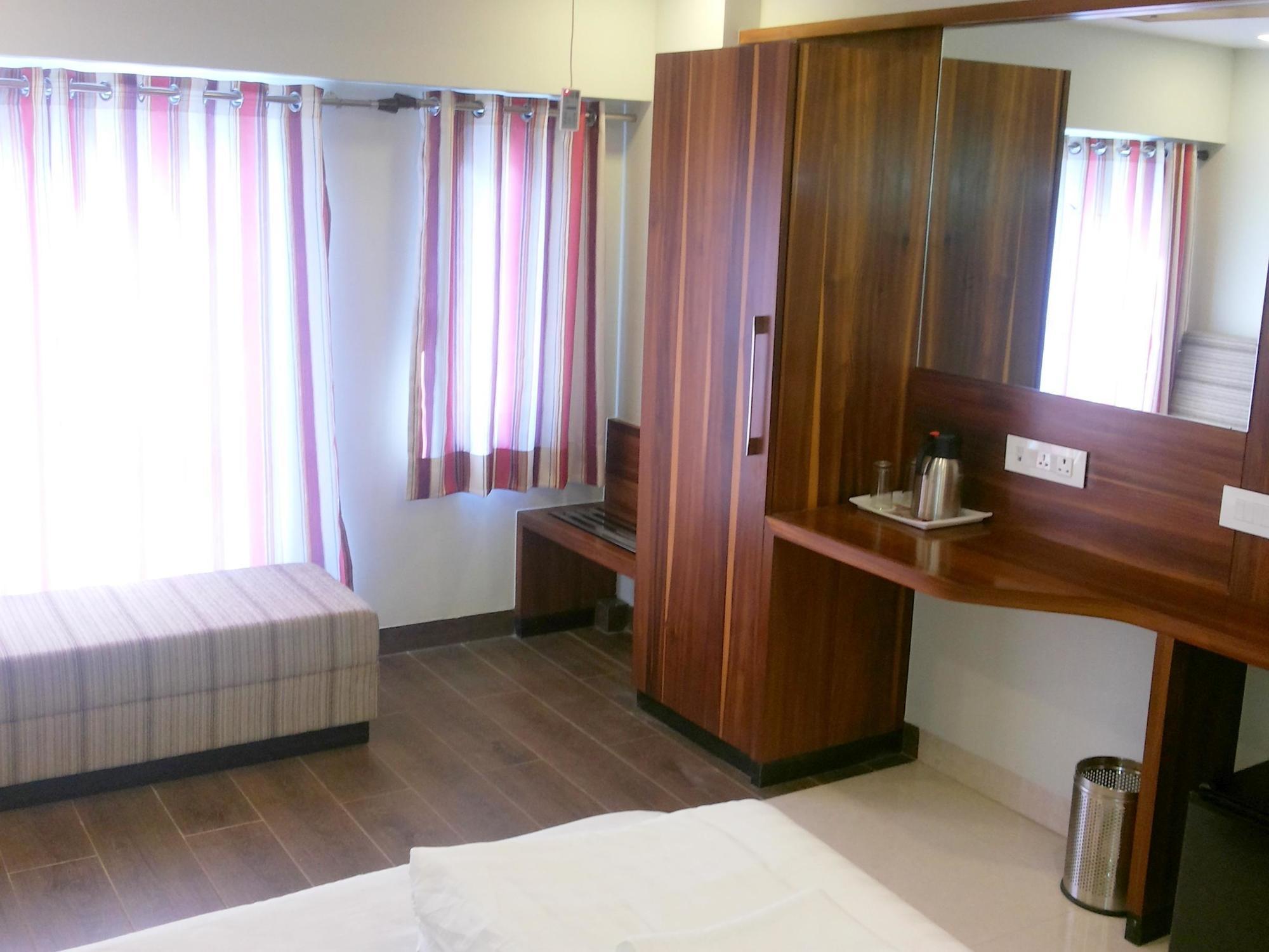 Hotel Sangat Plaza Bhopal Exterior foto